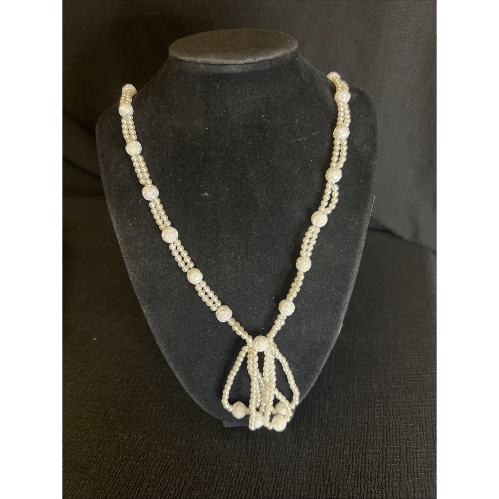 Vintage Faux White Pearl Iridescent Rose Bead Lariat Necklace Fairy Princess 30"